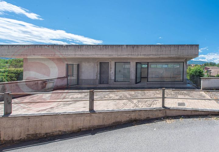 Erhvervsejendom i Ceprano, Frosinone, Ceprano - € 110.000 | Ref: AC99-149-1657 - foto 1