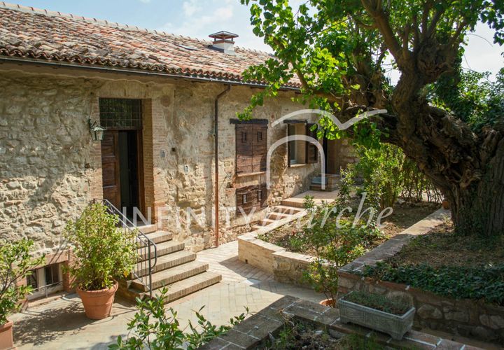 Landejendom i Pioraco, Macerata, Pioraco - € 550.000 | Ref: 246 - foto 1