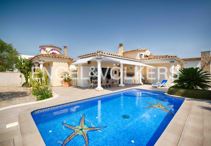 Villa i Empuriabrava, Gerona, Empuriabrava - € 749.000 | Ref: W-04666Y - foto 1