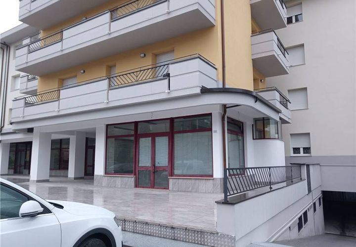 L'establiment comercial a Matelica, Macerata, Matelica - € 380/mes | Ref: PRI34 - foto 1