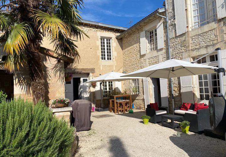 Villa a Civray, Vienne, Civray - € 583.000 | Ref: BVI65942 - foto 1