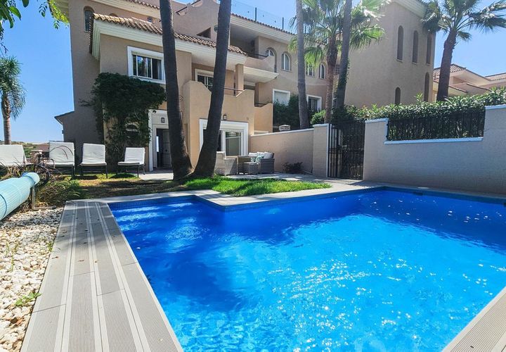 Rækkehus i La Duquesa, Malaga, La Duquesa - € 645.000 | Ref: R5137912 - foto 1