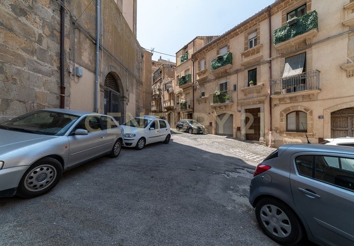 Villa a Caltagirone, Catania, Caltagirone - € 69.000 | Ref: 013-014 - foto 1