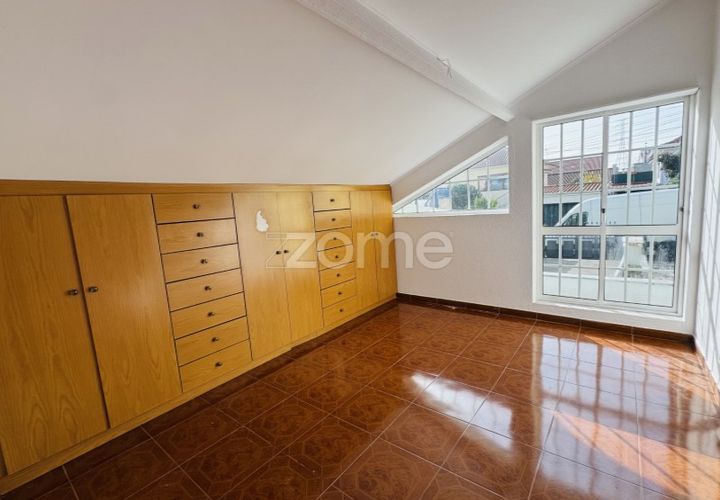 Villa i Belas, Lisbon, Belas - € 320 000 | Ref: ZMPT579633 - foto 1