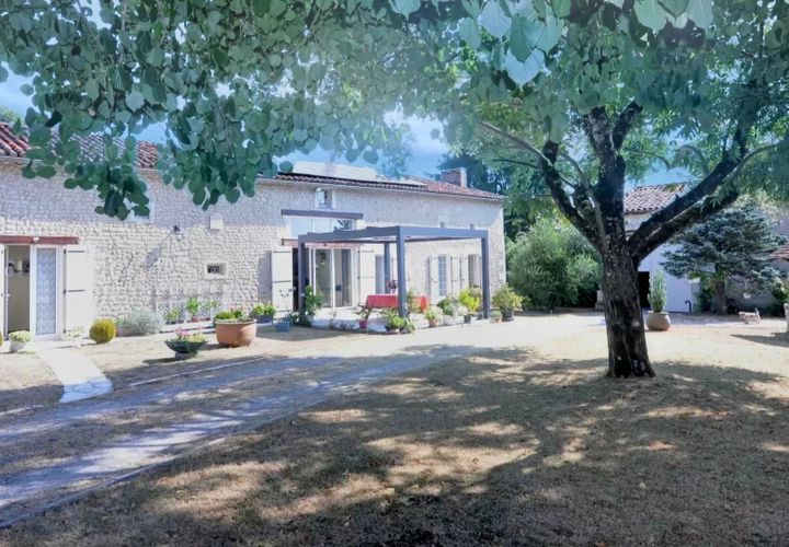 Villa a Aubeterre-sur-Dronne, Charente, Aubeterre-sur-Dronne - € 299.600 | Ref: BVI78549 - foto 1