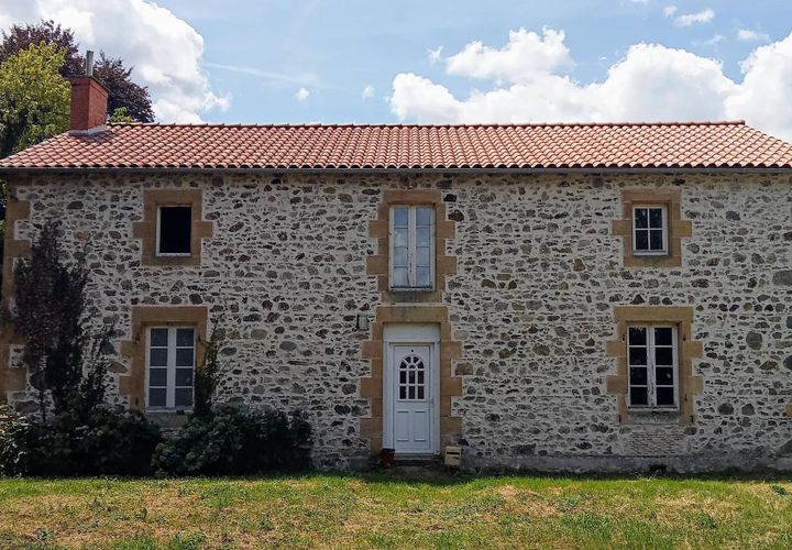 Villa a Confolens, Charente, Confolens - € 228.400 | Ref: BVI82262 - foto 1