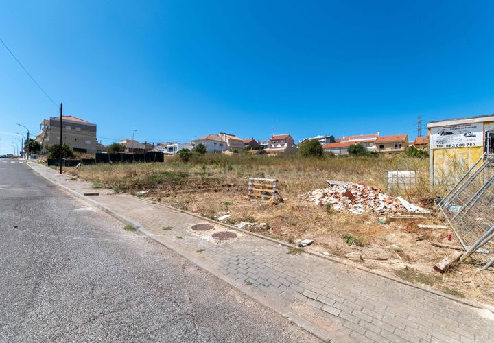 Helårsgrund i Amadora, Lisbon, Amadora - € 125.000 | Ref: C0483-01449 - foto 1
