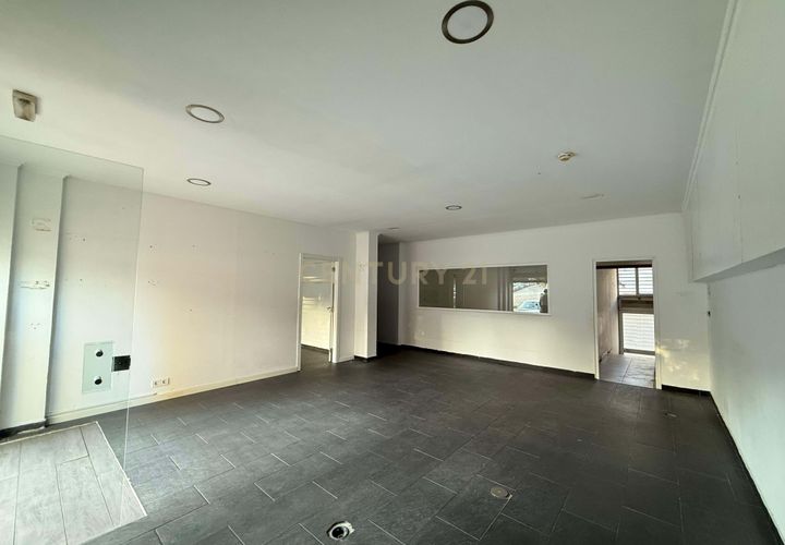 Erhvervsejendom i Corroios, Setubal, Corroios - € 225.000 | Ref: C0426-00577 - foto 1