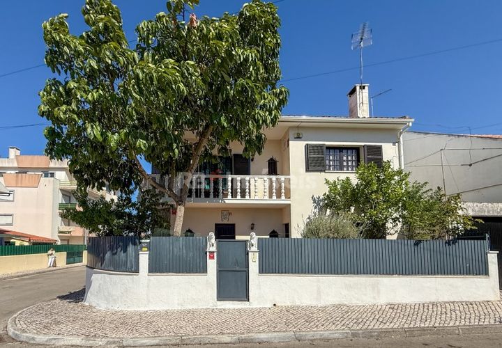 Villa a Entroncamento, Santarem, Entroncamento - € 290.000 | Ref: 01649-25 - foto 1