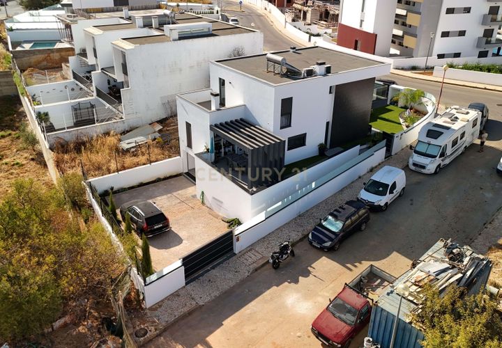 Villa i Alvor, Faro, Alvor - € 799.000 | Ref: C0240-03348 - foto 1