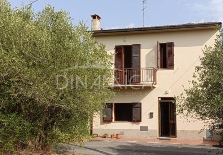 Villa a Vinci, Florence, Vinci - € 195.000 | Ref: 1003-263L - foto 1