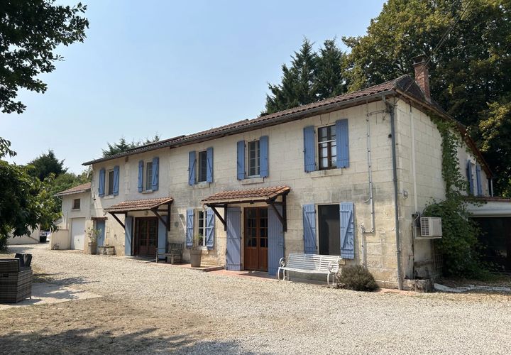 Villa a Aubeterre-sur-Dronne, Charente, Aubeterre-sur-Dronne - € 425.000 | Ref: BVI81930 - foto 1