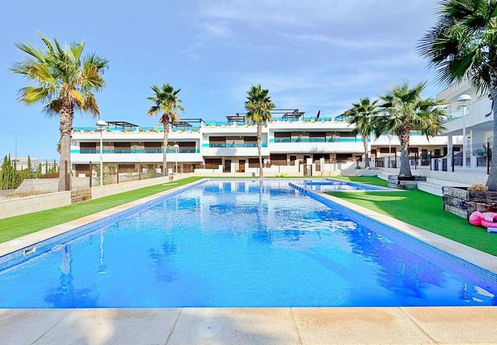 Rækkehus i Torrevieja, Alicante, Torrevieja - € 339.000 | Ref: AM-02048/8919 - foto 1