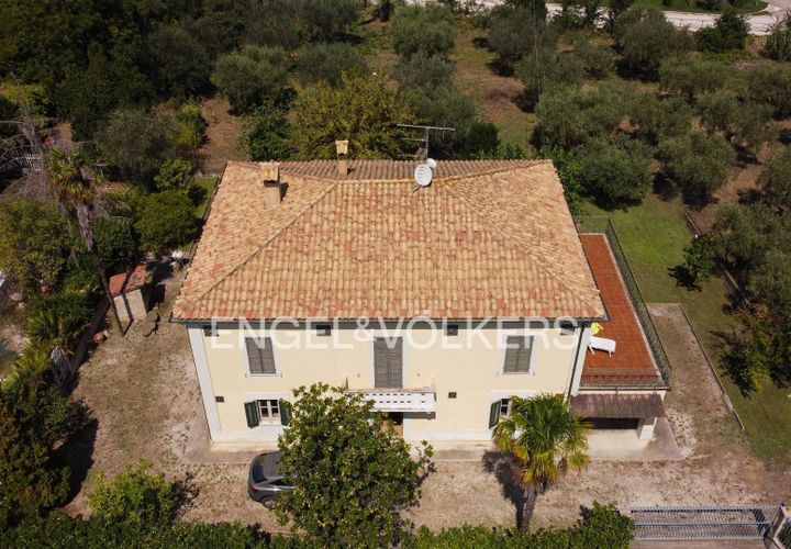 Villa a Giulianova, Teramo, Giulianova - € 410.000 | Ref: EV - VILLA CON OLIVETO E TERRENO COLLERANESCO - foto 1