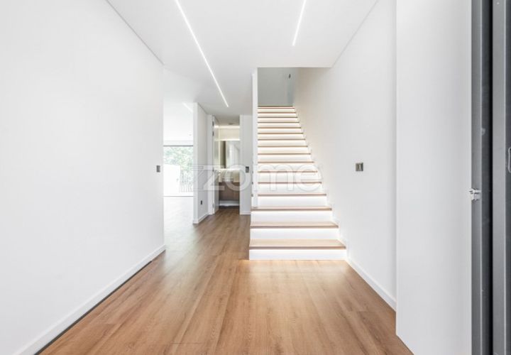 Villa a Maia, Porto, Maia - € 560.000 | Ref: ZMPT563777 - foto 1