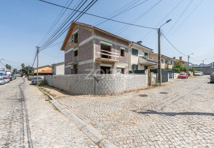 Helårsgrund i Pedroso, Porto, Pedroso - € 240.000 | Ref: ZMPT580285 - foto 1