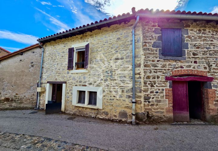 Landsbyhus i Lavaudieu, Haute-Loire, Lavaudieu - € 33.000 | Ref: V10000325 - foto 1