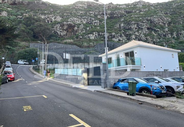 Villa i Machico, Madeira, Machico - € 1.250.000 | Ref: DEED/1009 - foto 1