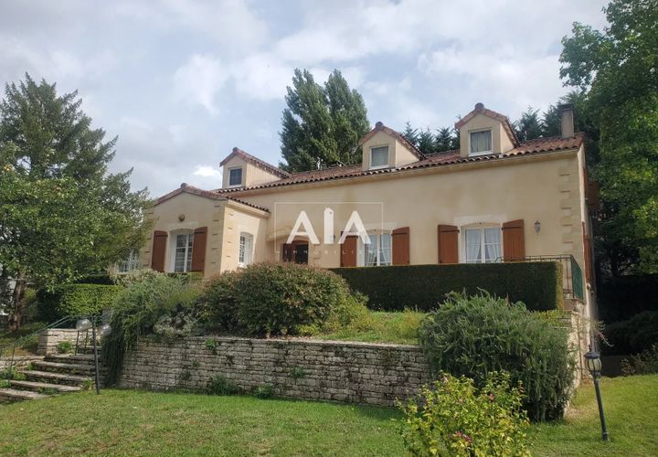 Stadthaus in Ruffec, Charente, Ruffec - € 283.000 | Ref: 1257 - Foto 1