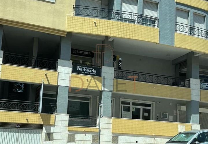 Erhvervsejendom i Amadora, Lisbon, Amadora - € 200.000 | Ref: DALET239DM - foto 1