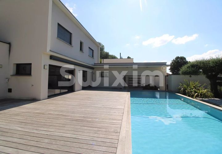 Villa i Bourgoin-Jallieu, Isere, Bourgoin-Jallieu - € 990 000 | Ref: 86201450 - foto 1
