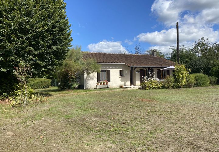 Villa a Pillac, Charente, Pillac - € 185.000 | Ref: BVI76980 - foto 1