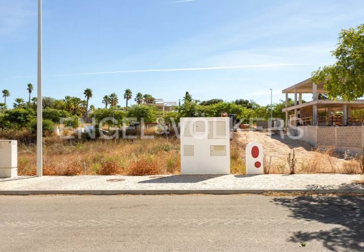 Helårsgrund i Guia, Faro, Guia - € 240.000 | Ref: W-0462II - foto 1