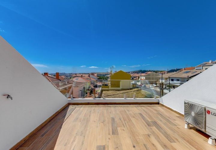 Villa i Odivelas, Lisbon, Odivelas - € 890.000 | Ref: Moradia V 4 1 - foto 1