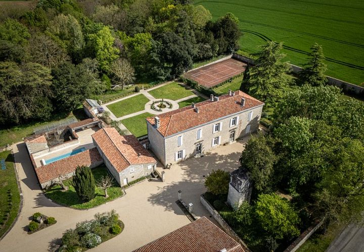 Villa i Fontenay-le-Comte, Vendee, Fontenay-le-Comte - € 1.655.000 | Ref: 410761MCM - foto 1