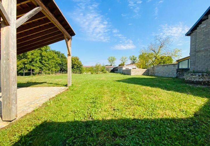 Villa a Rioz, Haute-Saone, Rioz - € 200.000 | Ref: 559-BES - foto 1