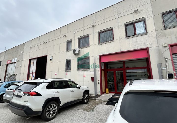Erhvervsejendom i Modugno, Bari, Modugno - € 250.000 | Ref: 11944/2025 - foto 1