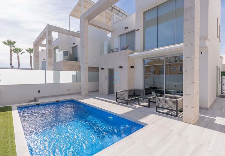 Villa i Cabo Roig, Alicante, Cabo Roig - € 649.900 | Ref: P8247 - foto 1