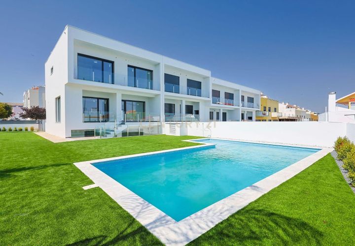 Villa i Almada, Setubal, Almada - € 720.000 | Ref: C0483-01519 - foto 1