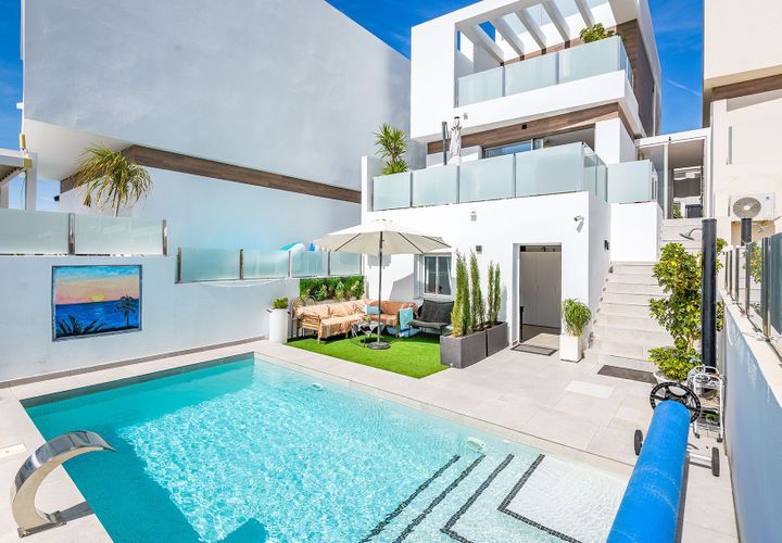 Villa i Orihuela Costa, Alicante, Orihuela Costa - € 499.000 | Ref: 3405-04198 - foto 1