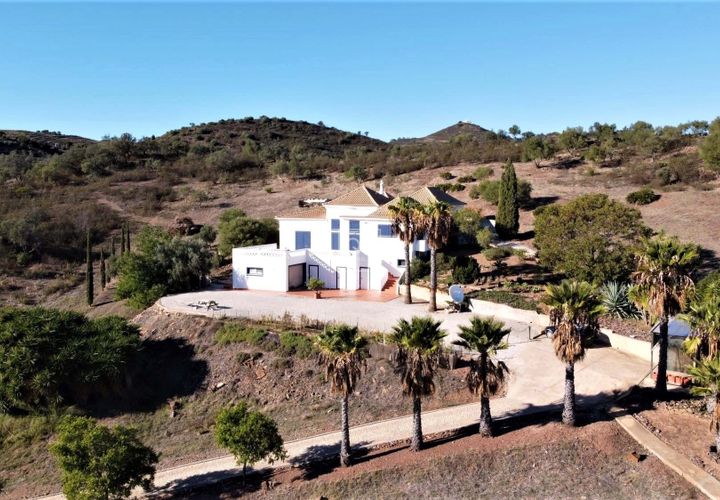 Villa i Loule, Faro, Loule - € 3 200/måned | Ref: C197 - foto 1