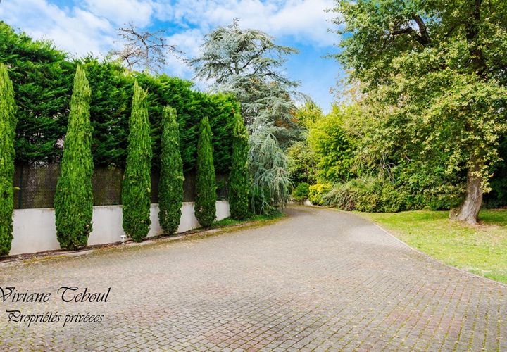 Villa a Écully, Rhone, Écully - € 1.749.000 | Ref: 422729VTEB - foto 1