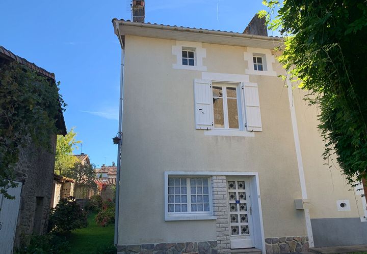 Villa i Benest, Charente, Benest - € 54.950 | Ref: KG-4912 - foto 1