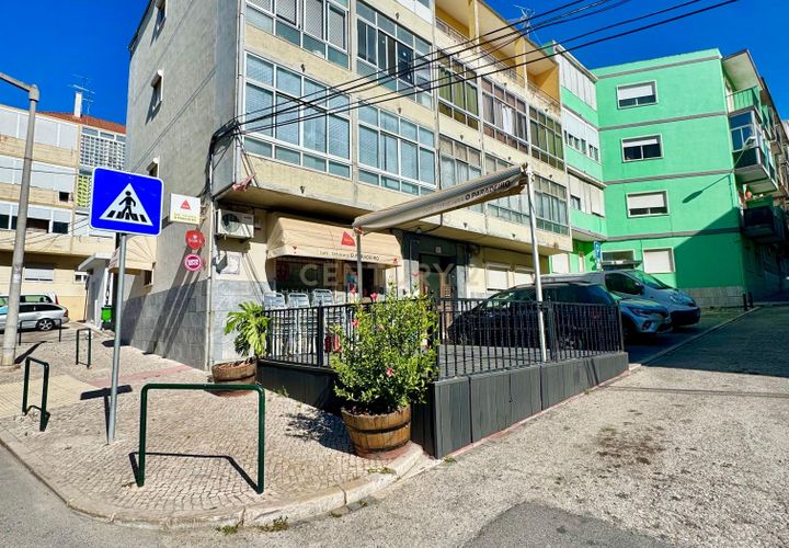 Erhvervsejendom i Camarate, Lisbon, Camarate - € 65.000 | Ref: C0362-00861 - foto 1