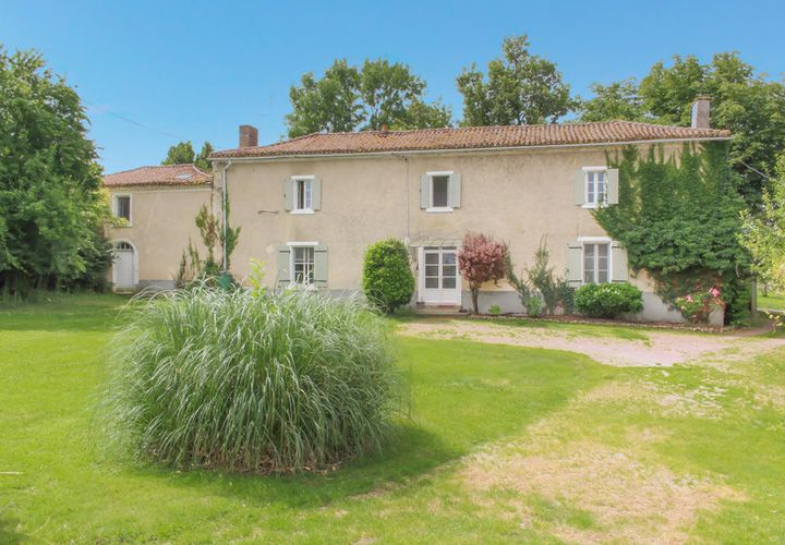 Villa a Louin, Deux-Sevres, Louin - € 255.000 | Ref: es5554597 - foto 1
