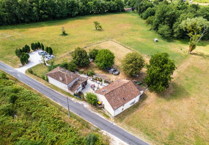 Villa en Combiers, Charente, Combiers - € 291.500 | Ref: es5553457 - photo 1
