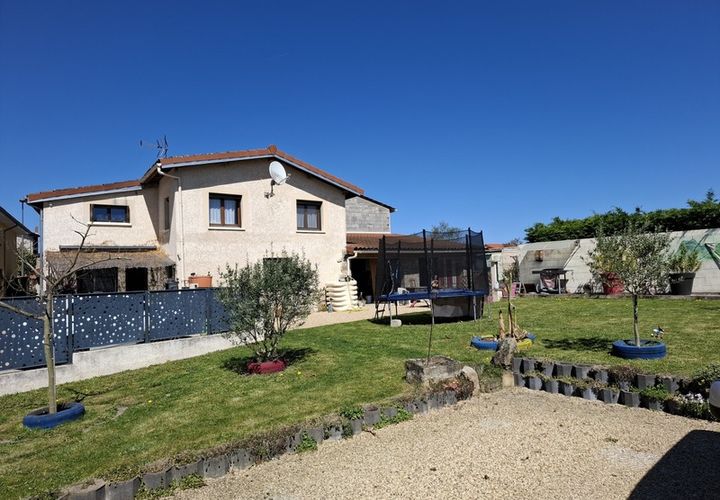 Landsbyhus i Lezoux, Puy-de-Dome, Lezoux - € 252.000 | Ref: 830032262400 - foto 1