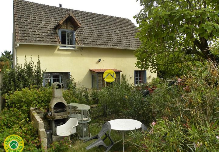 Villa i Léré, Cher, Léré - € 72.500 | Ref: 18CAL110513 - foto 1