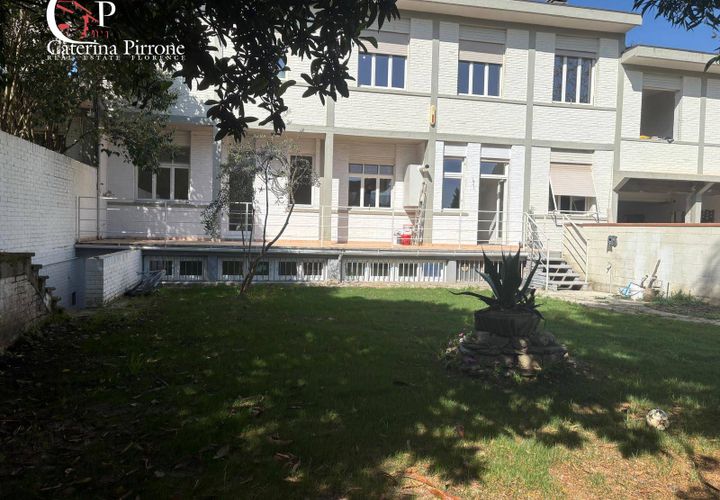 Villa a Florence, Florence, Florence - € 790.000 | Ref: AB20 - foto 1