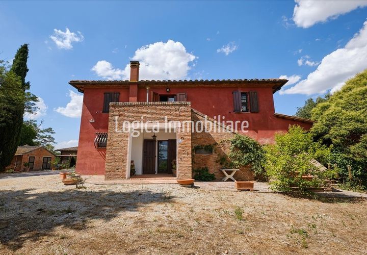 Farm hus i Chiusi, Siena, Chiusi - € 490.000 | Ref: CA625 - foto 1