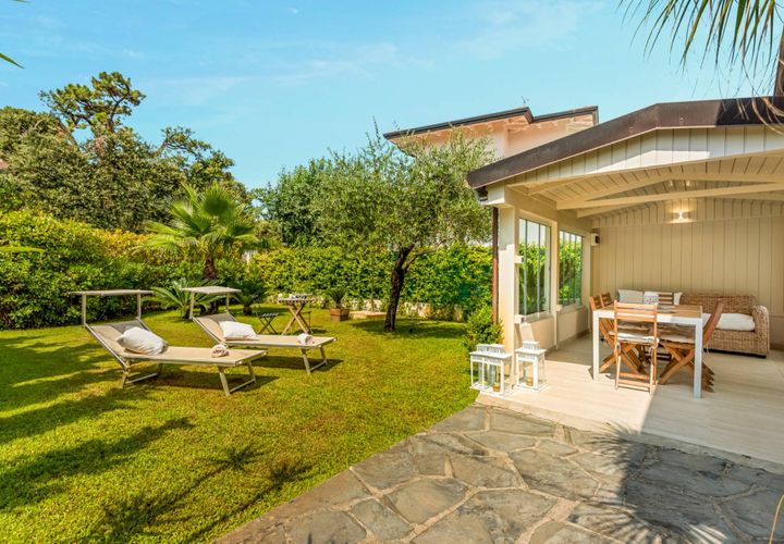 Villa a Forte dei Marmi, Lucca, Forte dei Marmi - € 18.000/mes | Ref: CBI082-1110-129686 - foto 1