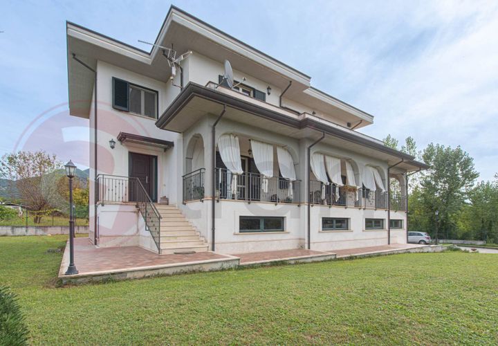 Villa a Cassino, Frosinone, Cassino - € 350.000 | Ref: AC99-149-1669 - foto 1