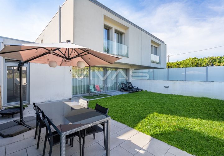 Villa i Guimaraes, Braga, Guimaraes - € 399.900 | Ref: 01-3723 - foto 1