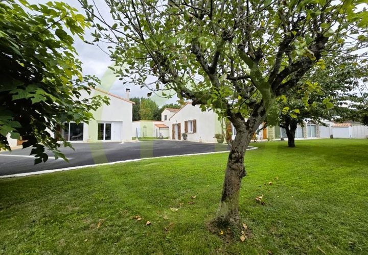 Villa i Breuillet, Charente-Maritime, Breuillet - € 575.000 | Ref: 3011441370 - foto 1