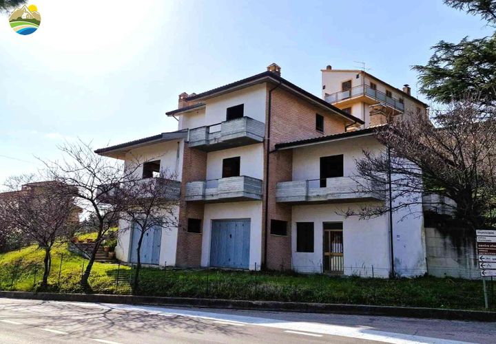 Villa a Castilenti, Teramo, Castilenti - € 120.000 | Ref: EL947-607482 - foto 1