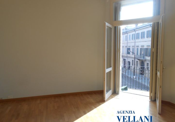 L'establiment comercial a Carpi, Modena, Carpi - € 12.000/mes | Ref: AOT-948 - foto 1